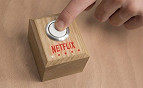 Conheça o botão da Netflix que prepara sala para filme