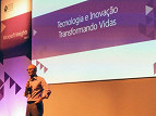 Em visita ao Brasil, CEO da Microsoft incentiva jovens a fazerem o que amam
