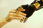 Pesquisadores desenvolvem pele digital para aumentar sensibilidade em próteses artificias