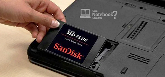 Instalando um SSD sata em um notebook. Fonte: Qual Notebook Comprar?