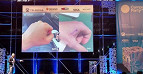 Especialista mostra como funciona sua rotina diária com chip implantado na mão Especialista mostra como funciona sua rotina diária com chip implantado na mão