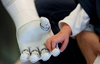 Hospitais na Bélgica contam com robôs para ajudar com pacientes