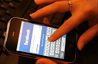 Facebook começa a testar download de vídeos offline em aparelhos Android Facebook começa a testar download de vídeos offline em aparelhos Android