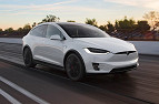 Piloto automático da Tesla salva motorista com embolia pulmonar Piloto automático da Tesla salva motorista com embolia pulmonar