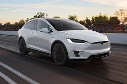 Piloto automático da Tesla salva motorista com embolia pulmonar Piloto automático da Tesla salva motorista com embolia pulmonar