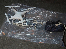 Drones eram usados para transportar drogas para prisão Drones eram usados para transportar drogas para prisão
