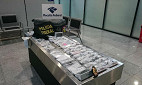 Empresário é flagrado no Aeroporto de Recife com 56 iPhones Empresário é flagrado no Aeroporto de Recife com 56 iPhones