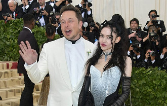 Alguns fãs de Grimes chegaram, inclusive, a acusar Elon de mantê-la em cárcere privado