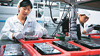 Foxconn já começa a substituir humanos por robôs na China Foxconn já começa a substituir humanos por robôs na China