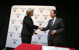 John Paulson oficializa sua doação de 400 milhões de dólares a Harvard