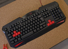 Review: Teclado Redragon Vajra, um teclado de membrana barato e decente Review: Teclado Redragon Vajra, um teclado de membrana barato e decente