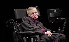 Stephen Hawking precisa de uma voz e os famosos querem ajudar