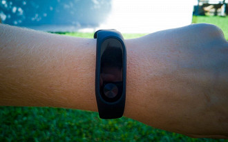 Review Xiaomi Mi Band 2: Vale a pena comprar uma pulseira?