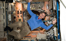 Astronauta norte-americana, bate recorde de tempo no espaço