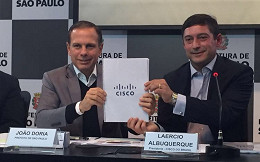 Prefeitura de SP recebe doação de R$ 300 milhões em equipamentos usados de informática Prefeitura de SP recebe doação de R$ 300 milhões em equipamentos usados de informática