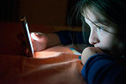 Como evitar que a luz azul do seu Smartphone afete o seu sono. Como evitar que a luz azul do seu Smartphone afete o seu sono.