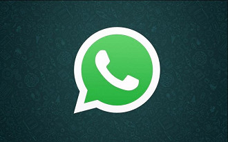 Companhia aérea irá liberar uso do WhatsApp durante voos.