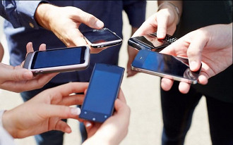 Maioria dos brasileiros fica sem planos de dados antes do mês acabar.