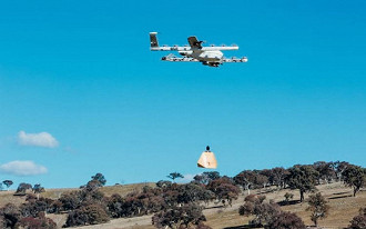 Empresa comandada pela Alphabet inicia a entrega de remédios através de drones. Empresa comandada pela Alphabet inicia a entrega de remédios através de drones.