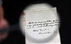 Bilhete de Einstein com fórmula da felicidade é leiloado Bilhete de Einstein com fórmula da felicidade é leiloado
