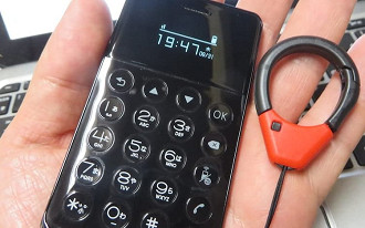 Japoneses criam celular Android do tamanho de um cartão de crédito.