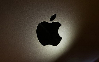 Apple oferece ajuda ao FBI para desbloquear iPhone de atirador do Texas.