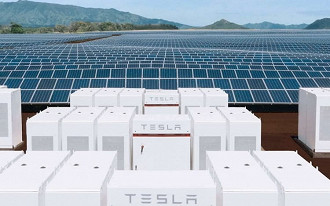 Elon Musk entrega bateria gigantesca em menos de 100 dias.