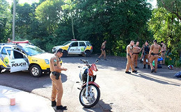 Youtubers gravam vídeo com arma de brinquedo e viram caso de polícia Youtubers gravam vídeo com arma de brinquedo e viram caso de polícia