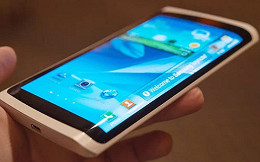 Samsung deve anunciar smartphone com display de bordas curvas em 180º Samsung deve anunciar smartphone com display de bordas curvas em 180º