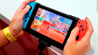 Switch sendo jogado no modo móvel