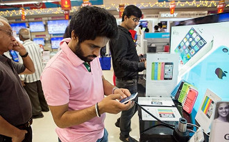 Samsung e Apple aumentam o valor de seus smartphone na Índia.
