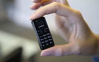 Conheça o menor celular do mundo. Conheça o menor celular do mundo.