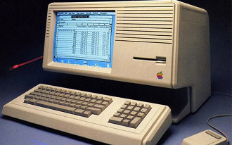 Lisa foi o primeiro computador com interface gráfica.