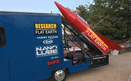 Terraplanista fracassa mais uma vez ao tentar decolar em foguete caseiro