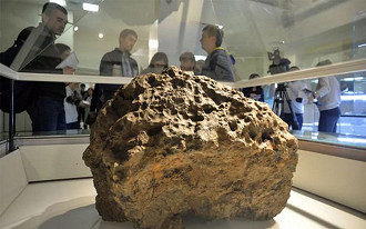 Meteorito retirado de lago na Rússia em Cheliabinsk no ano de 2013.