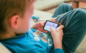 Cientistas desenvolvem algoritmo capaz de identificar quando uma criança está usando o celular. Cientistas desenvolvem algoritmo capaz de identificar quando uma criança está usando o celular.