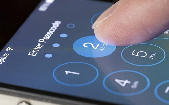 Garoto bloqueia iPhone por décadas após errar muitas vezes senha.