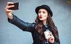 Criminosos vendem dados com selfies de vítimas em Dark Web Criminosos vendem dados com selfies de vítimas em Dark Web