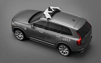Carro da Uber com capacidade para andar no modo autônomo.