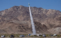 Terraplanista conseguiu se lançar em foguete para comprovar a sua teoria Terraplanista conseguiu se lançar em foguete para comprovar a sua teoria