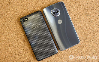 A5 Max Led Edition ao lado do Moto X4