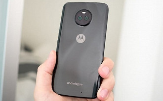 Google faz promoção de Moto X4: na compra de um, leve outro grátis.