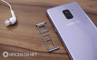 Galaxy A8 - Slots de cartões separados