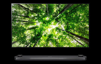 LG W8