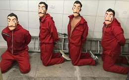 Usando fantasias de La Casa de Papel, youtuber e amigos são presos Usando fantasias de La Casa de Papel, youtuber e amigos são presos