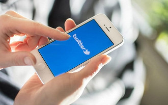 Twitter teria vendido dados para empresa envolvida no escândalo do Facebook. Twitter teria vendido dados para empresa envolvida no escândalo do Facebook.