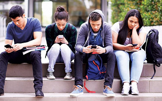 Jovens cada vez mais dependentes de smartphones