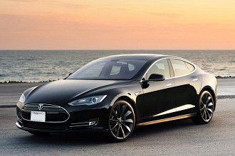 Model S foi o primeiro sedã de luxo da Tesla