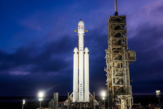 Genericamente falando, o Falcon Heavy é como se 3 Falcon 9 fossem amarrados para voar juntos