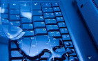 Como secar um notebook molhado que caiu água ou outra bebida? Como secar um notebook molhado que caiu água ou outra bebida?